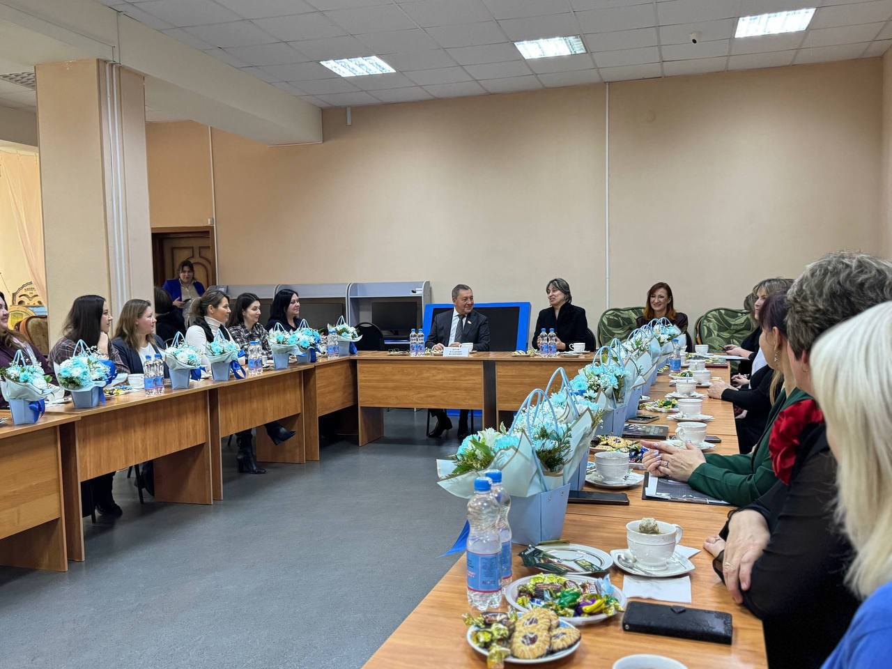 В эти дни все поздравления, пожелания и добрые слова адресованы самым главным людям — мамам В эти дни все поздравления, пожелания и добрые слова адресованы самым главным людям — мамам