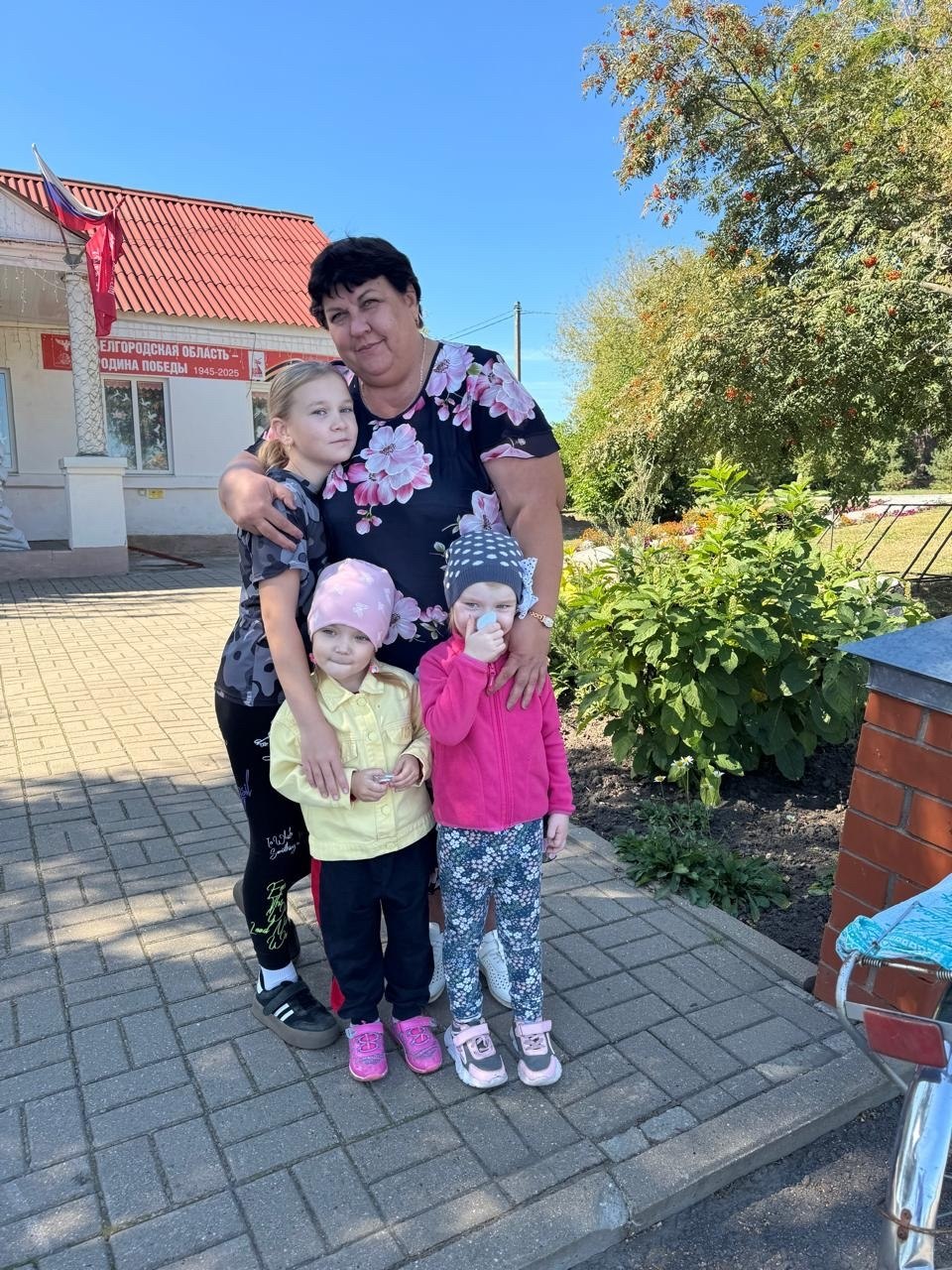 Дорогие друзья! Сегодня мы отмечаем очень тёплый и душевный праздник - День матери! Дорогие друзья! Сегодня мы отмечаем очень тёплый и душевный праздник - День матери!