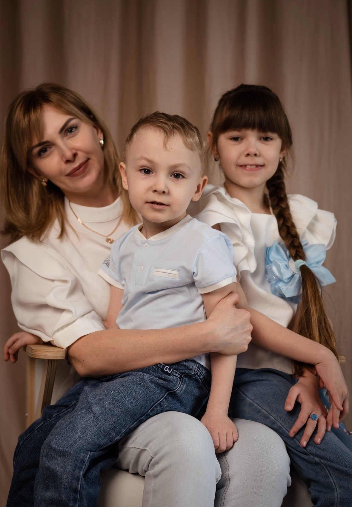 Дорогие друзья! Сегодня мы отмечаем очень тёплый и душевный праздник - День матери!