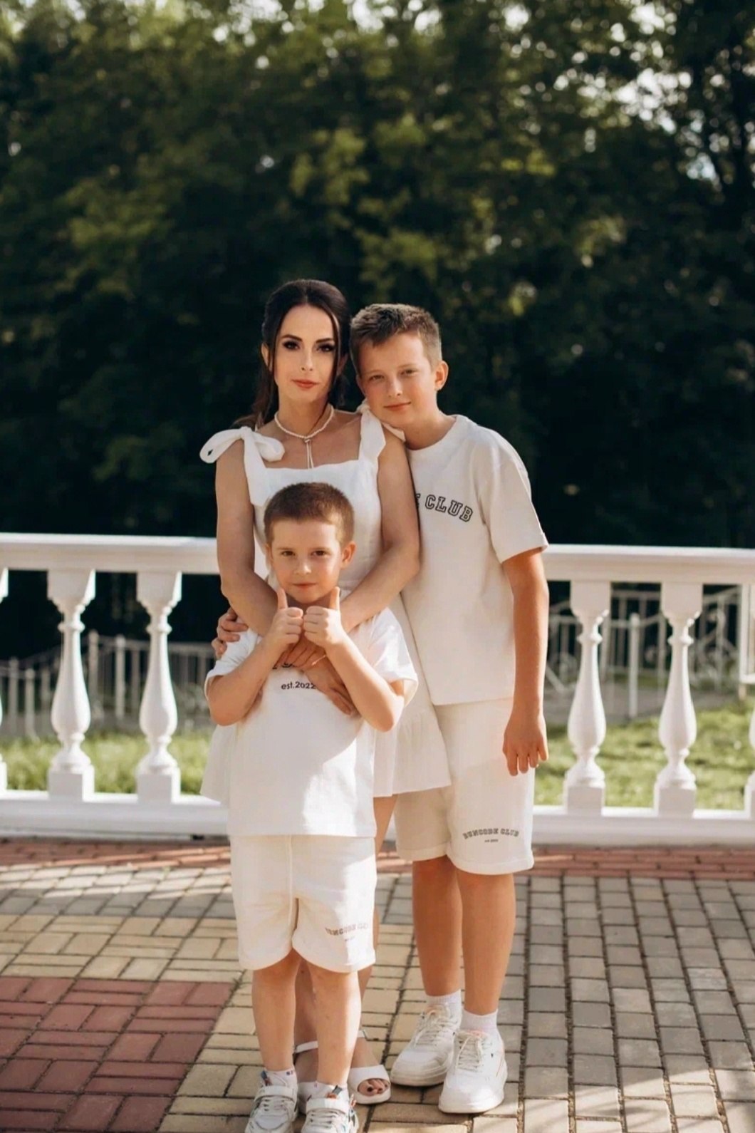 Дорогие друзья! Сегодня мы отмечаем очень тёплый и душевный праздник - День матери! Дорогие друзья! Сегодня мы отмечаем очень тёплый и душевный праздник - День матери!