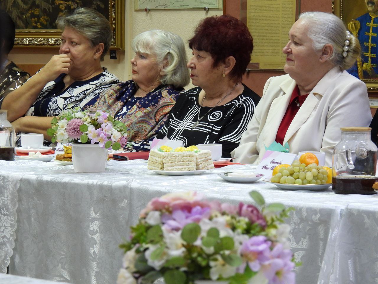 Татьяна Киричкова: В честь самого тёплого семейного праздника – Дня матери, в стенах Ровеньского краеведческого музея прошла особая встреча с мамами и жёнами участников специальной военной операции, многодетными матерями и... Татьяна Киричкова: В честь самого тёплого семейного праздника – Дня матери, в стенах Ровеньского краеведческого музея прошла особая встреча с мамами и жёнами участников специальной военной операции, многодетными матерями и...