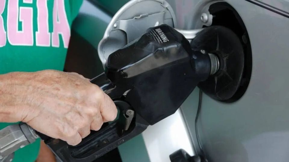 Топливный кризис в России: что стоит за скачком цен и очередями на автозаправках