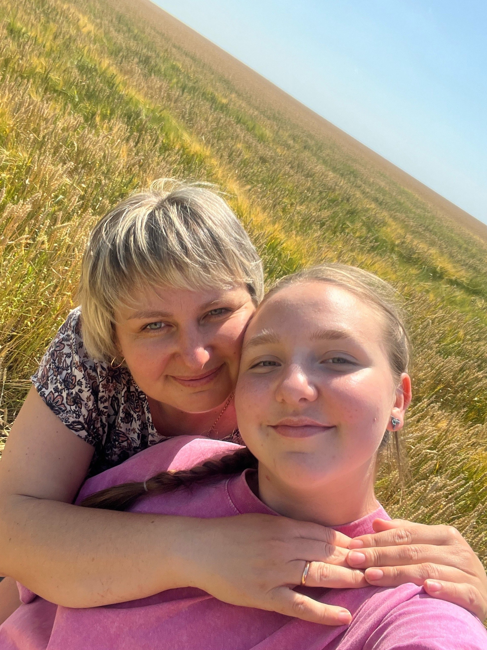 Дорогие друзья! Сегодня мы отмечаем очень тёплый и душевный праздник - День матери! Дорогие друзья! Сегодня мы отмечаем очень тёплый и душевный праздник - День матери!