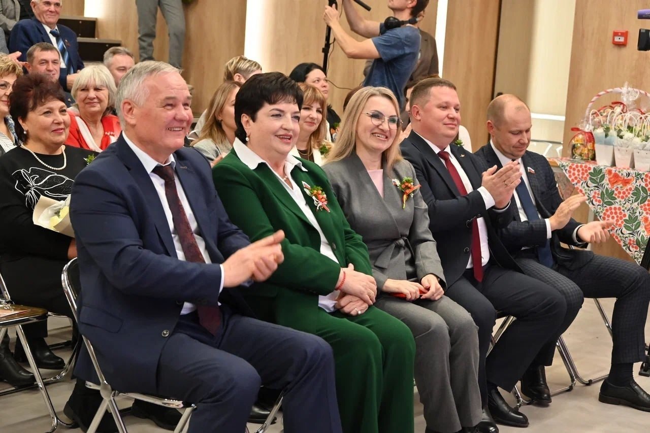 Радость и улыбки: депутаты регионального парламента приняли участие в праздничных мероприятиях в преддверии Дня матери Радость и улыбки: депутаты регионального парламента приняли участие в праздничных мероприятиях в преддверии Дня матери