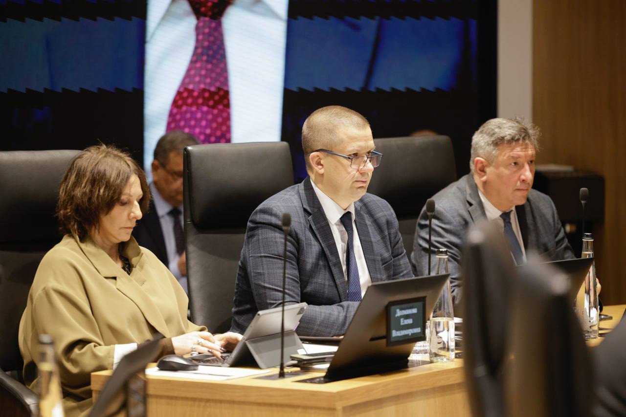 Юрий Клепиков: Первое утро декабря началось с еженедельного оперативного совещания Юрий Клепиков: Первое утро декабря началось с еженедельного оперативного совещания