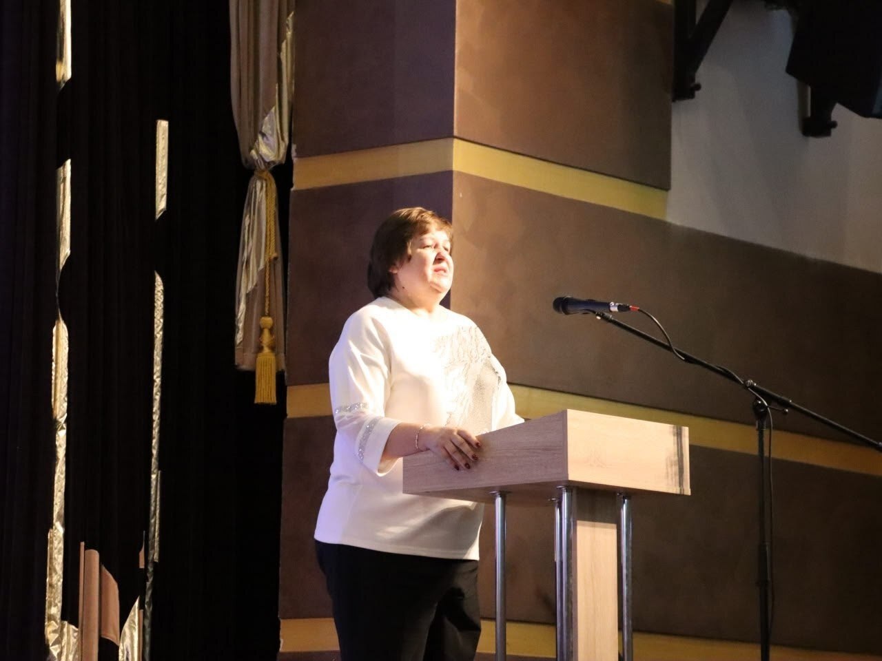 Радость и улыбки: депутаты регионального парламента приняли участие в праздничных мероприятиях в преддверии Дня матери Радость и улыбки: депутаты регионального парламента приняли участие в праздничных мероприятиях в преддверии Дня матери