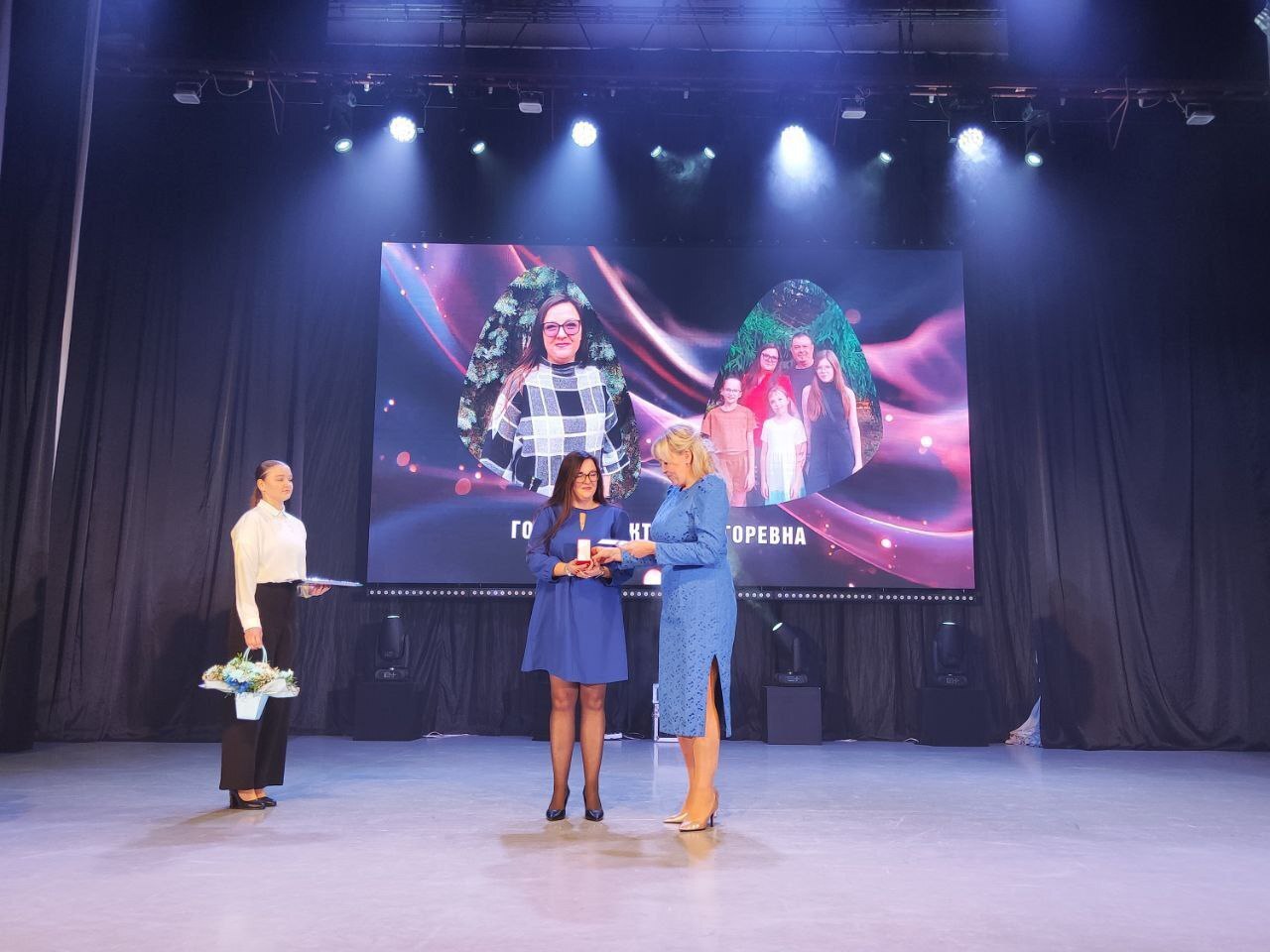 Радость и улыбки: депутаты регионального парламента приняли участие в праздничных мероприятиях в преддверии Дня матери Радость и улыбки: депутаты регионального парламента приняли участие в праздничных мероприятиях в преддверии Дня матери