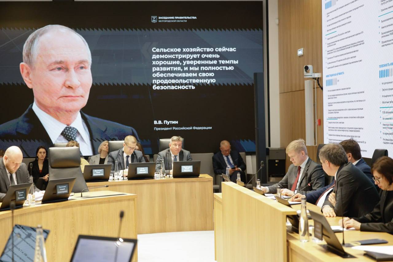 Юрий Клепиков: Первое утро декабря началось с еженедельного оперативного совещания Юрий Клепиков: Первое утро декабря началось с еженедельного оперативного совещания