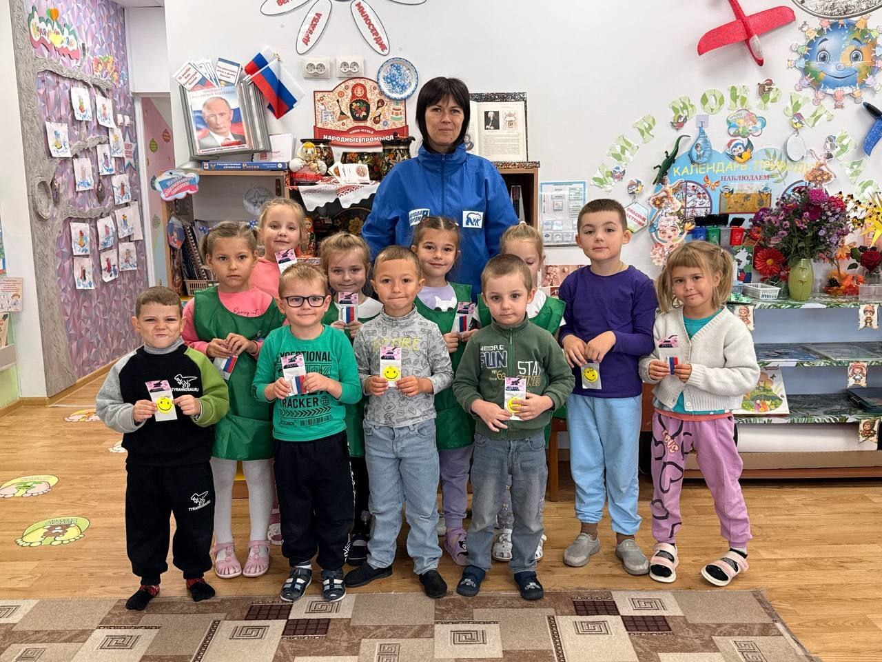 В рамках профилактической акции «Стань заметнее, засветись!» ребятам – участникам дорожного движения – были выданы светоотражающие брелоки В рамках профилактической акции «Стань заметнее, засветись!» ребятам – участникам дорожного движения – были выданы светоотражающие брелоки