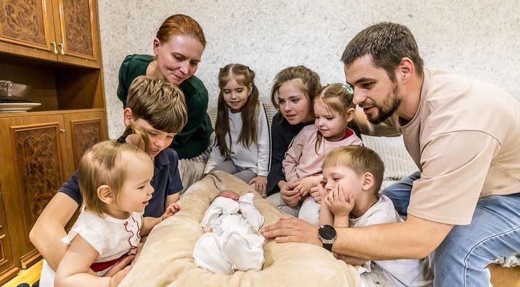 Вячеслав Гладков рассказал о выделенных 130 млн рублей многодетным семьям