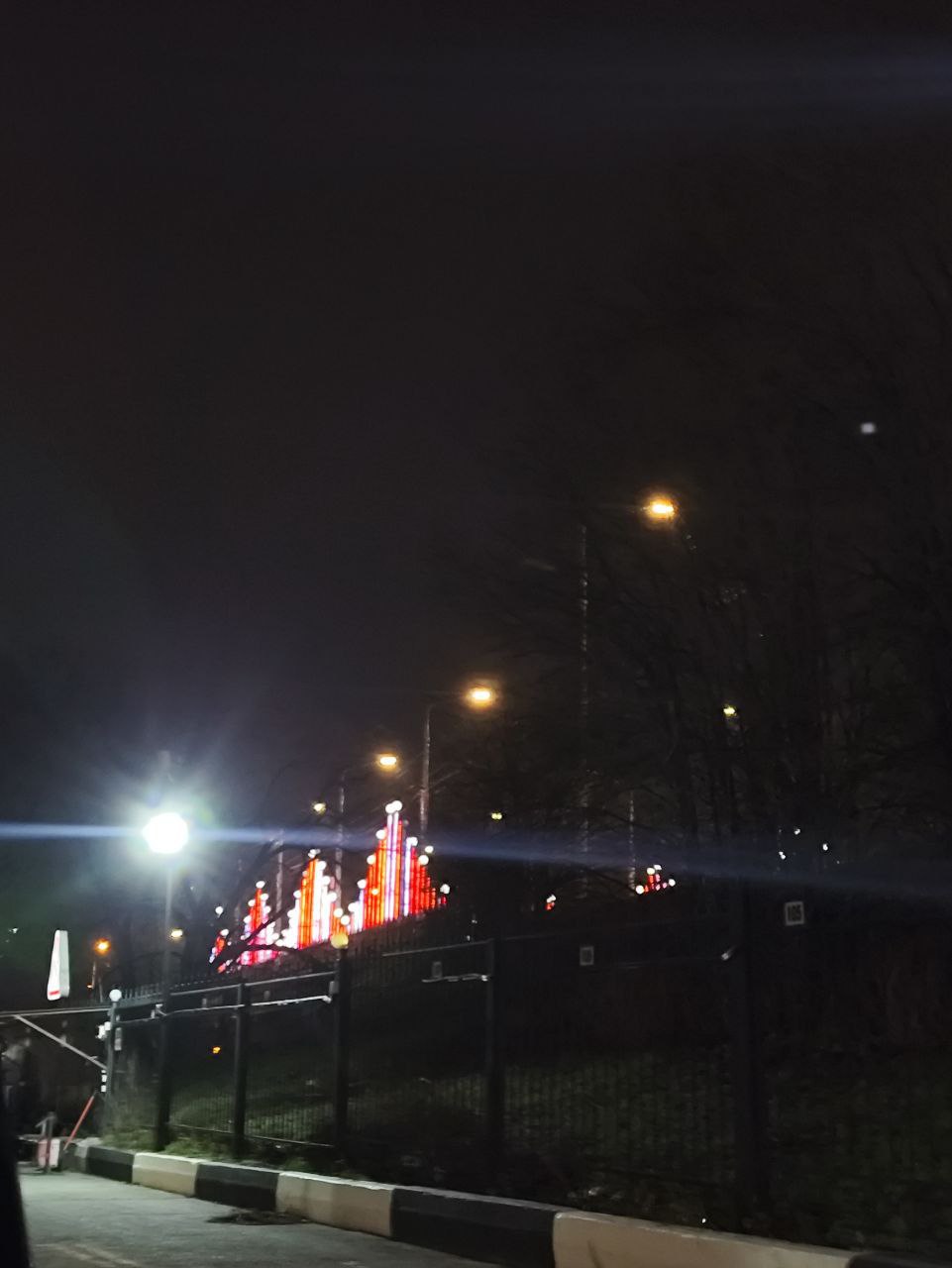 В некоторых районах Белгорода включили уличное освещение