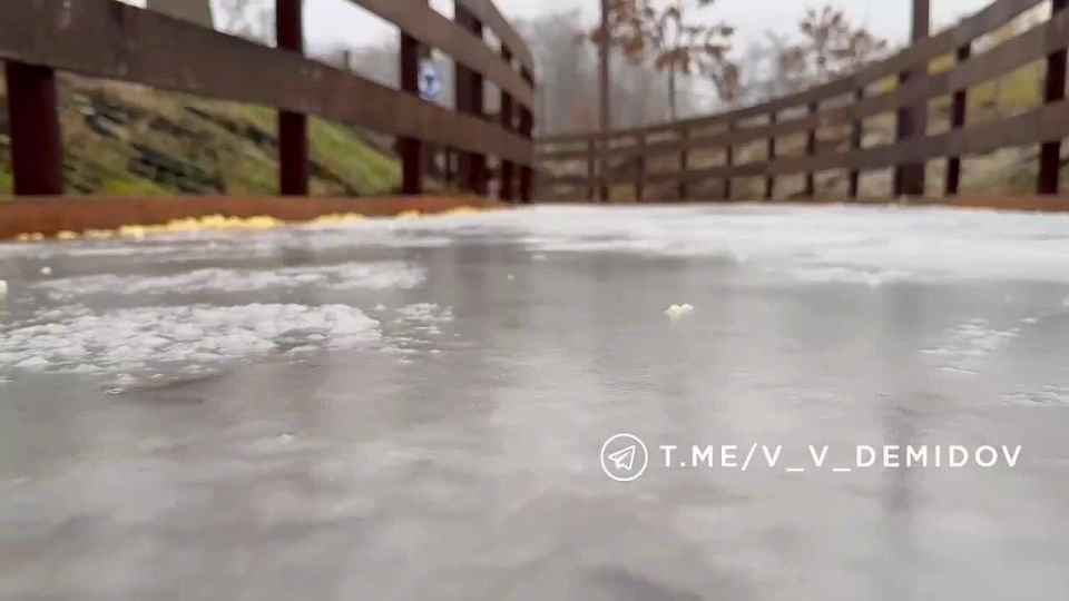 В Центральном парке Белгорода начали заливать каток