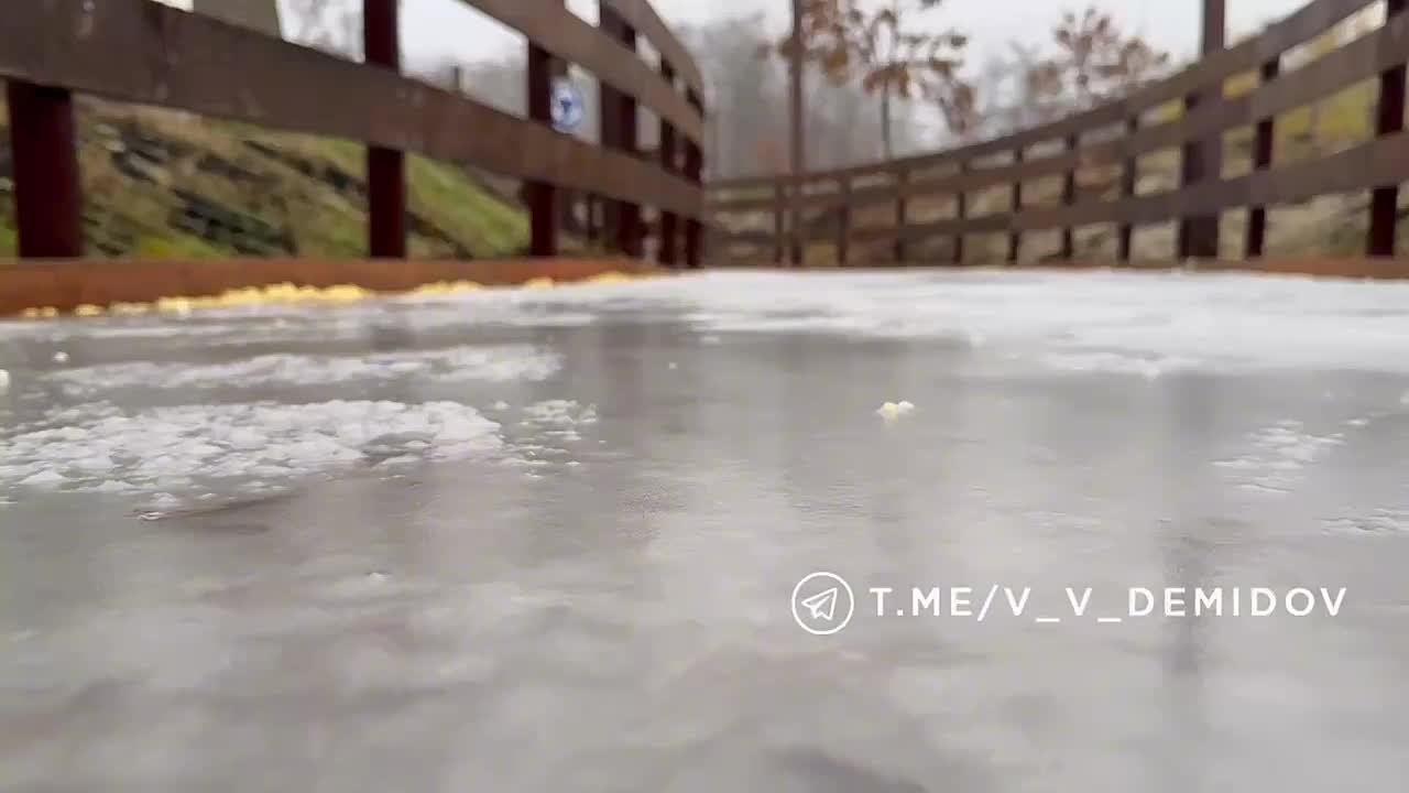 В Центральном парке Белгорода начали заливать каток