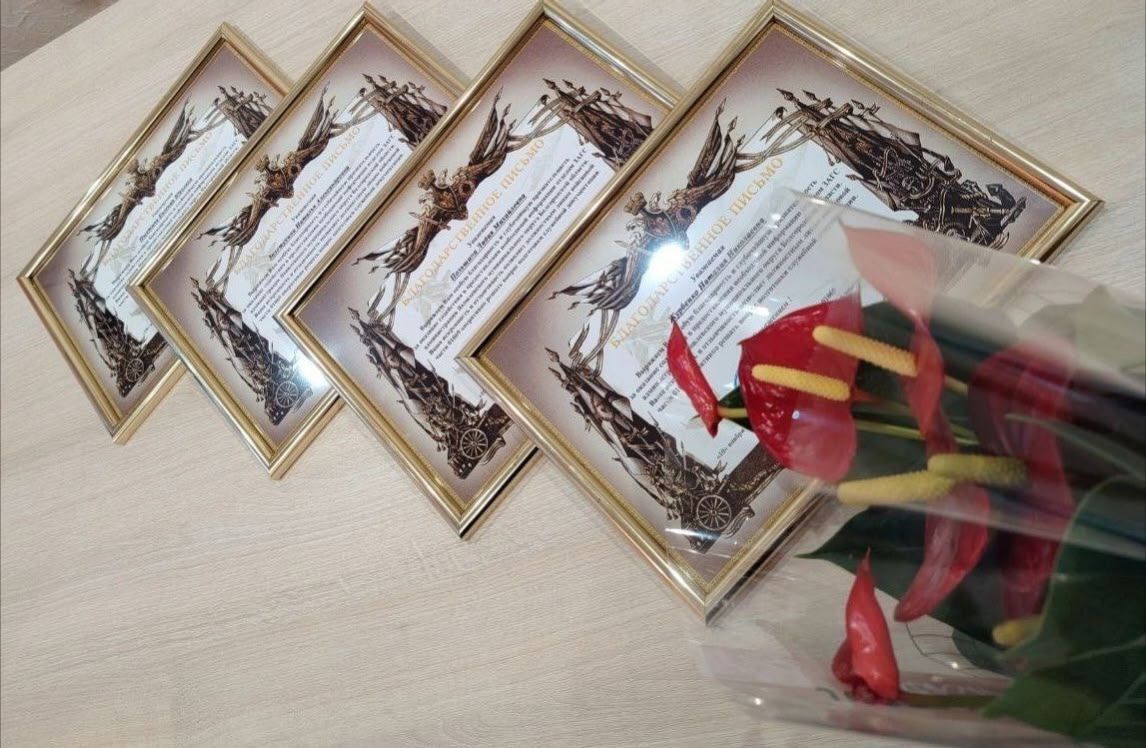 Олег Медведев: Сегодня в торжественной обстановке заместитель командира штурмовой роты 41-го полка Дадов Юрий Александрович вручил благодарственные письма сотрудникам отдела ЗАГС Олег Медведев: Сегодня в торжественной обстановке заместитель командира штурмовой роты 41-го полка Дадов Юрий Александрович вручил благодарственные письма сотрудникам отдела ЗАГС