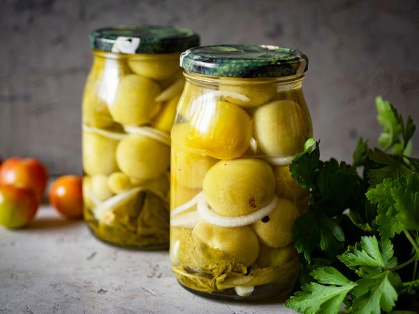 10 изысканных рецептов заготовок из зеленых помидоров на зиму