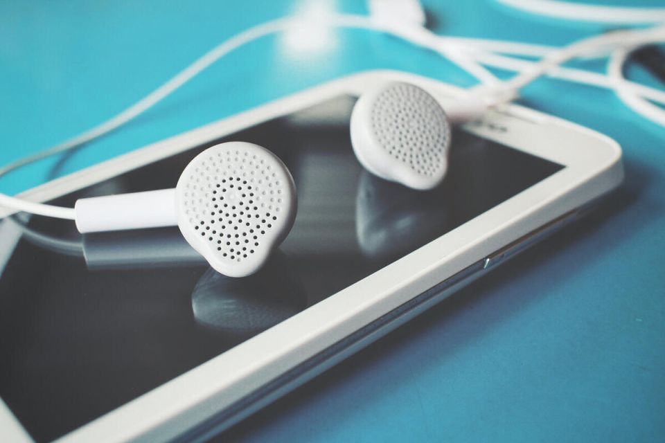 Как вернуть к жизни динамики смартфона: простые методы очистки