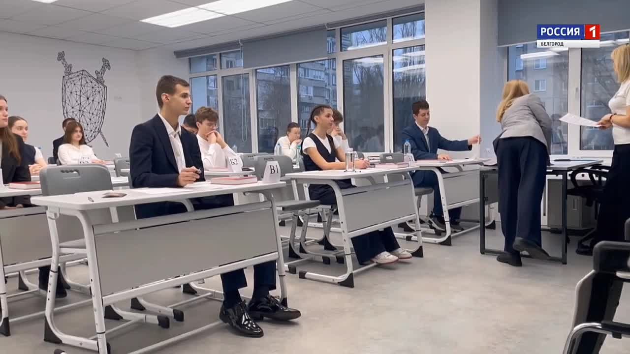 Буквально час назад белгородские школьники начали писать итоговое сочинение