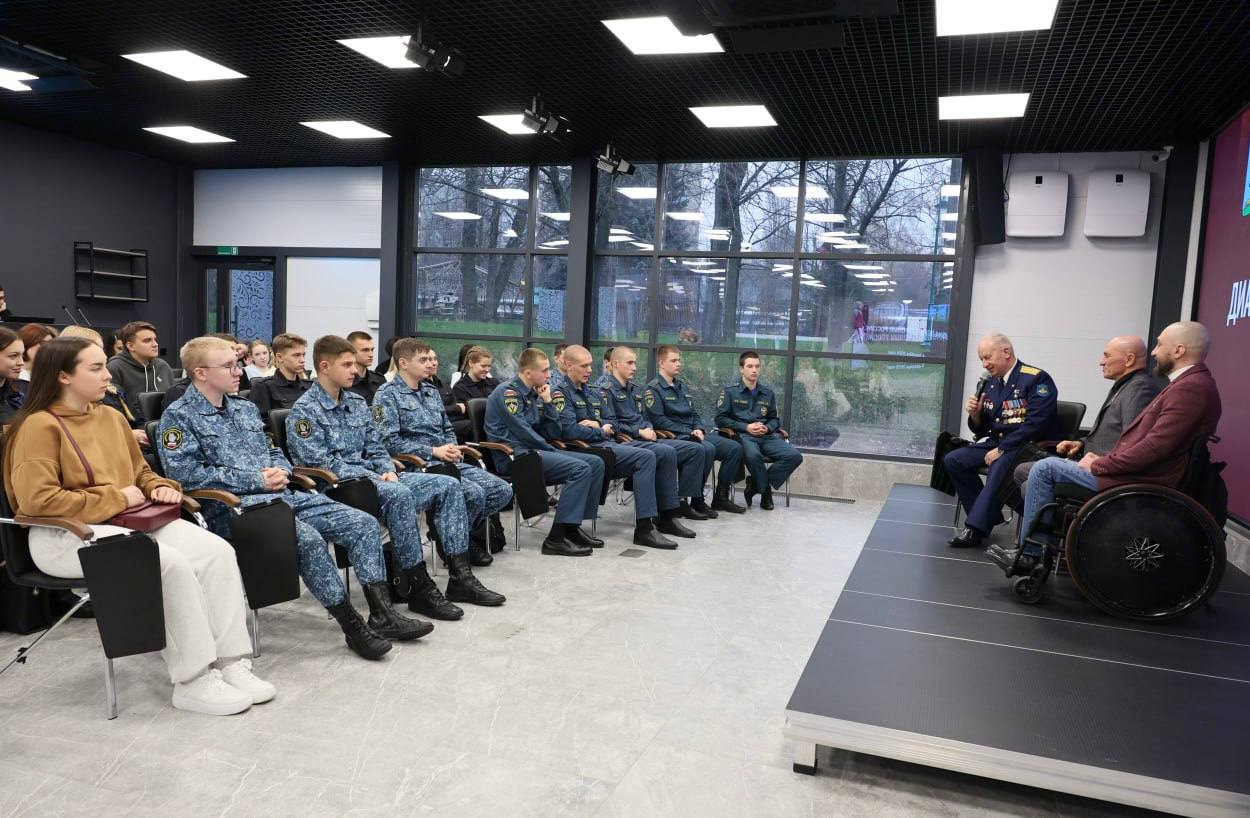 Юрий Клепиков: В преддверии значимой для нашей страны даты, Дня Героя Отечества, в Белгороде прошла патриотическая встреча «Диалоги с Героями России» Юрий Клепиков: В преддверии значимой для нашей страны даты, Дня Героя Отечества, в Белгороде прошла патриотическая встреча «Диалоги с Героями России»