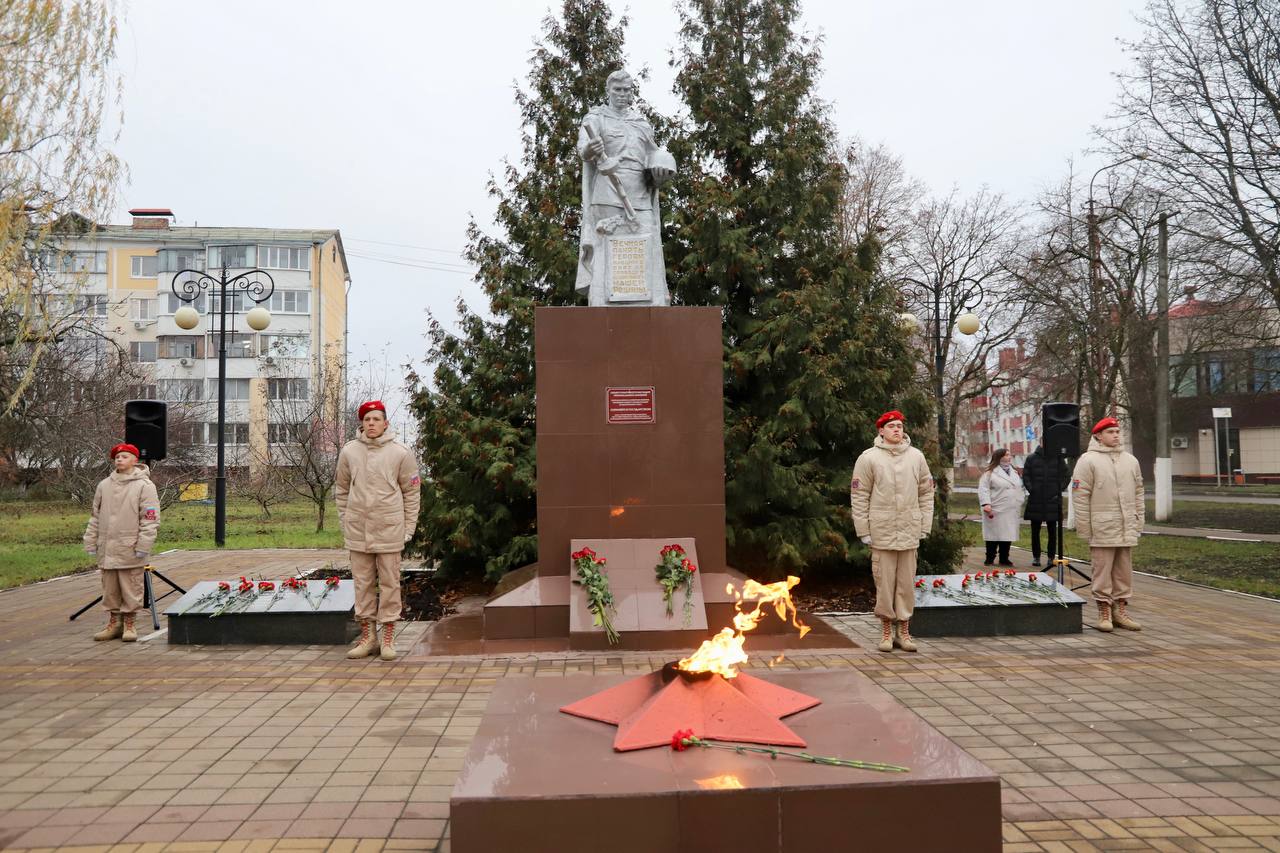 3 декабря, в День Неизвестного Солдата, молодёжь Белгородской области отдала дань памяти воинам, павшим за Родину 3 декабря, в День Неизвестного Солдата, молодёжь Белгородской области отдала дань памяти воинам, павшим за Родину