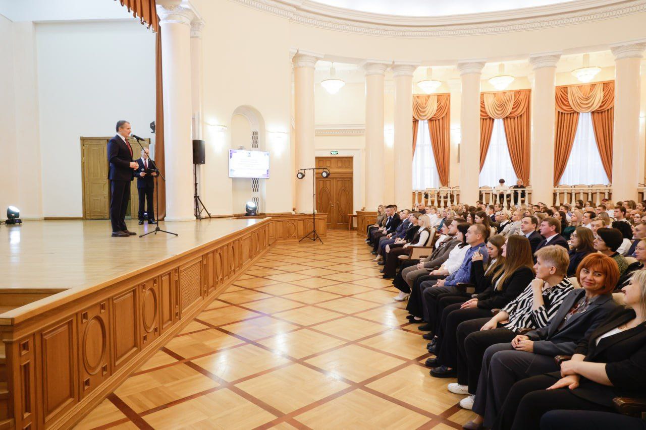 Андрей Гриднев: Обучающийся Шебекинского техникума промышленности и транспорта Владислав Филоненко удостоен стипендии губернатора Белгородской области Вячеслава Гладкова за выдающиеся достижения в спорте Андрей Гриднев: Обучающийся Шебекинского техникума промышленности и транспорта Владислав Филоненко удостоен стипендии губернатора Белгородской области Вячеслава Гладкова за выдающиеся достижения в спорте