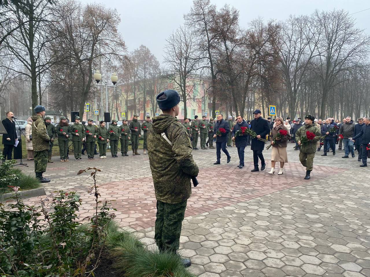 3 декабря, в День Неизвестного Солдата, молодёжь Белгородской области отдала дань памяти воинам, павшим за Родину 3 декабря, в День Неизвестного Солдата, молодёжь Белгородской области отдала дань памяти воинам, павшим за Родину