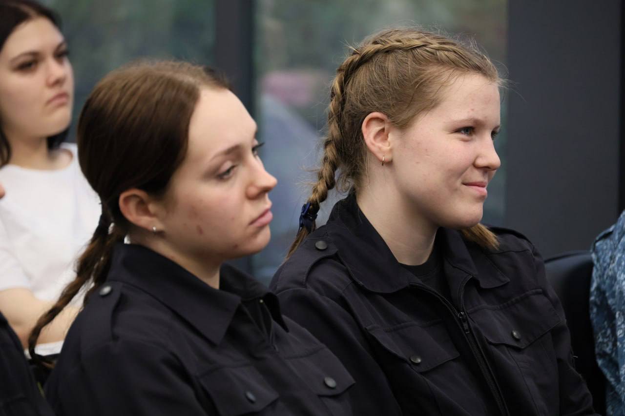 Юрий Клепиков: В преддверии значимой для нашей страны даты, Дня Героя Отечества, в Белгороде прошла патриотическая встреча «Диалоги с Героями России» Юрий Клепиков: В преддверии значимой для нашей страны даты, Дня Героя Отечества, в Белгороде прошла патриотическая встреча «Диалоги с Героями России»