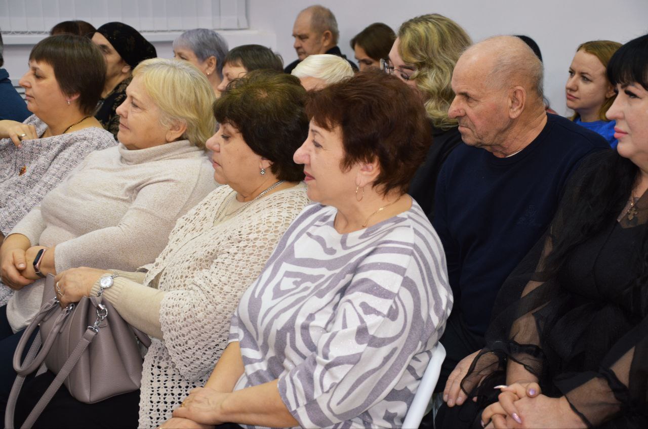 В Красной Яруге чествовали тех, кто бескорыстно помогает людям, дарит своё внимание и заботу землякам – наших волонтёров, людей с поистине добрым сердцем В Красной Яруге чествовали тех, кто бескорыстно помогает людям, дарит своё внимание и заботу землякам – наших волонтёров, людей с поистине добрым сердцем