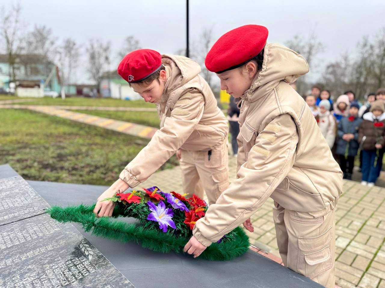 3 декабря, в День Неизвестного Солдата, молодёжь Белгородской области отдала дань памяти воинам, павшим за Родину 3 декабря, в День Неизвестного Солдата, молодёжь Белгородской области отдала дань памяти воинам, павшим за Родину