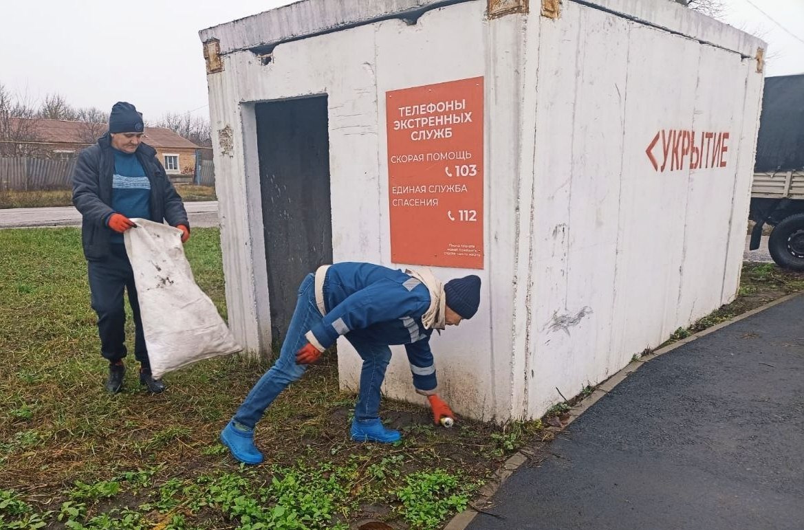 Ежедневно сотрудники Краснояружского зеленстроя занимаются поддержанием чистоты и порядка на территории поселка Ежедневно сотрудники Краснояружского зеленстроя занимаются поддержанием чистоты и порядка на территории поселка