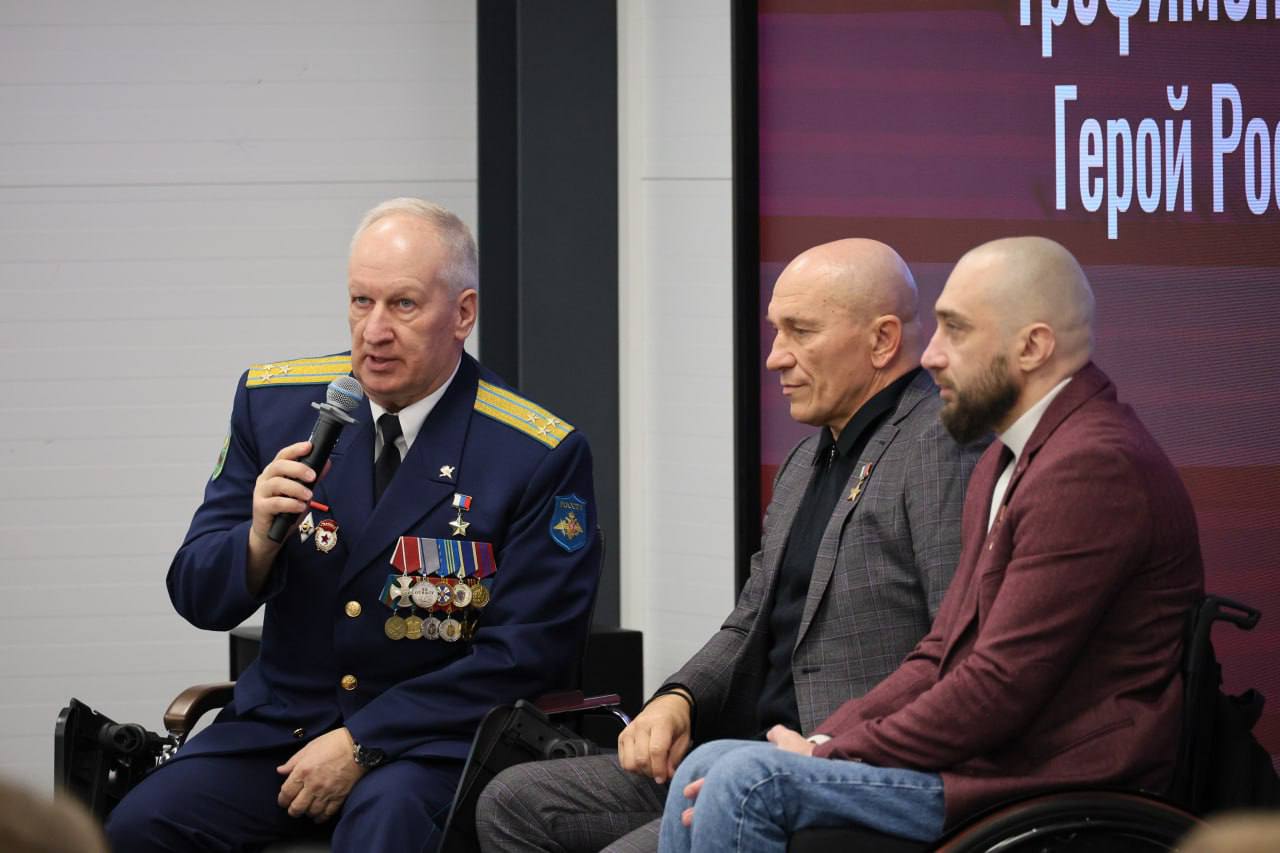 Юрий Клепиков: В преддверии значимой для нашей страны даты, Дня Героя Отечества, в Белгороде прошла патриотическая встреча «Диалоги с Героями России» Юрий Клепиков: В преддверии значимой для нашей страны даты, Дня Героя Отечества, в Белгороде прошла патриотическая встреча «Диалоги с Героями России»