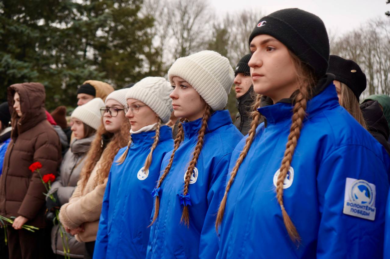 3 декабря, в День Неизвестного Солдата, молодёжь Белгородской области отдала дань памяти воинам, павшим за Родину 3 декабря, в День Неизвестного Солдата, молодёжь Белгородской области отдала дань памяти воинам, павшим за Родину
