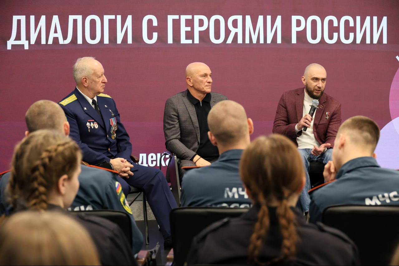 Юрий Клепиков: В преддверии значимой для нашей страны даты, Дня Героя Отечества, в Белгороде прошла патриотическая встреча «Диалоги с Героями России»