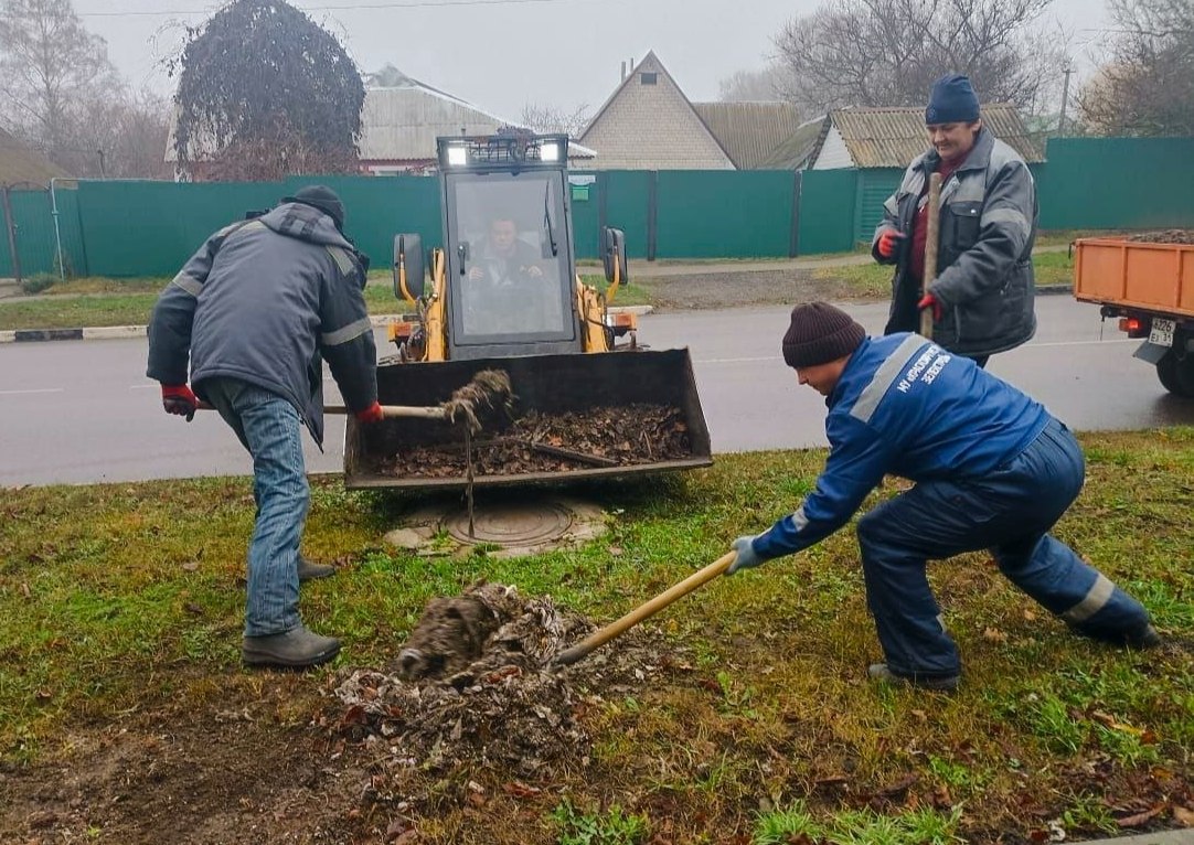 Ежедневно сотрудники Краснояружского зеленстроя занимаются поддержанием чистоты и порядка на территории поселка Ежедневно сотрудники Краснояружского зеленстроя занимаются поддержанием чистоты и порядка на территории поселка