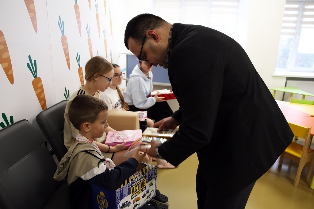 «Коробка храбрости»: сотни старооскольцев объединились, чтобы подарить праздник детям «Коробка храбрости»: сотни старооскольцев объединились, чтобы подарить праздник детям