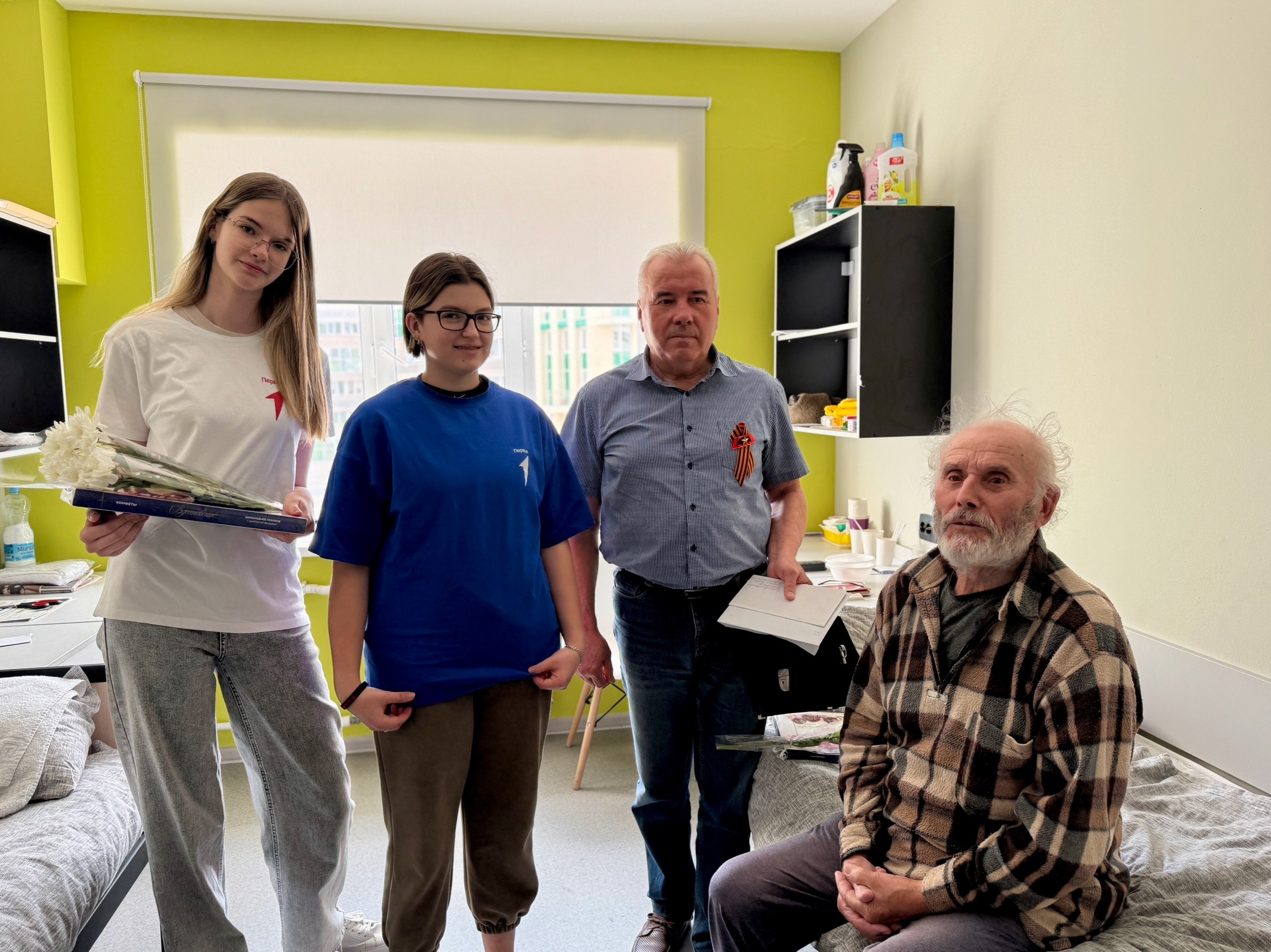 Уважаемые краснояружцы!. Примите самые тёплые и искренние поздравления с Международным днём волонтёра! Вы — те, кто добровольно и бескорыстно посвящает своё время и силы помощи другим, поддержки нуждающихся, заботы о природе... Уважаемые краснояружцы!. Примите самые тёплые и искренние поздравления с Международным днём волонтёра! Вы — те, кто добровольно и бескорыстно посвящает своё время и силы помощи другим, поддержки нуждающихся, заботы о природе...