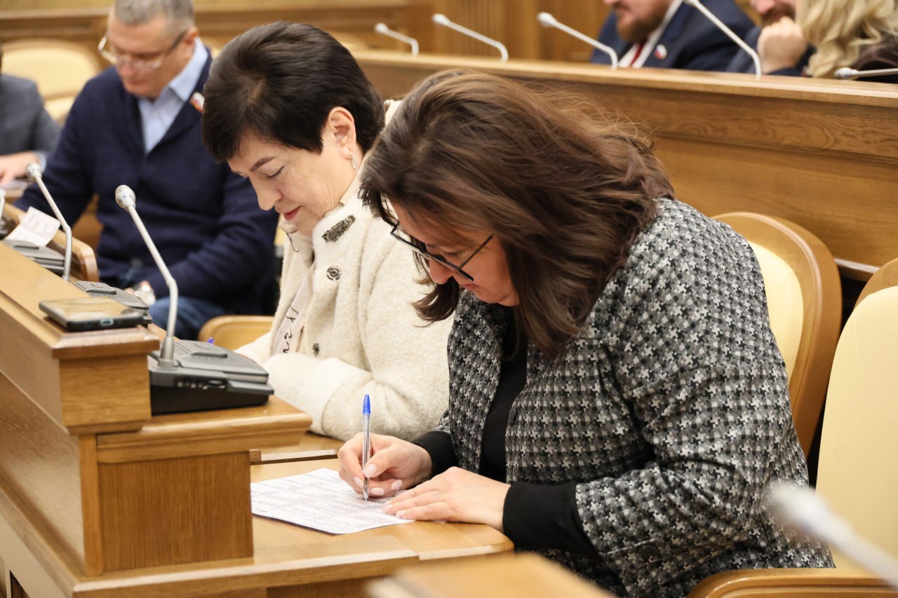 Депутаты областной Думы и члены Молодёжного парламента приняли участие в международной акции «Тест по истории» Депутаты областной Думы и члены Молодёжного парламента приняли участие в международной акции «Тест по истории»