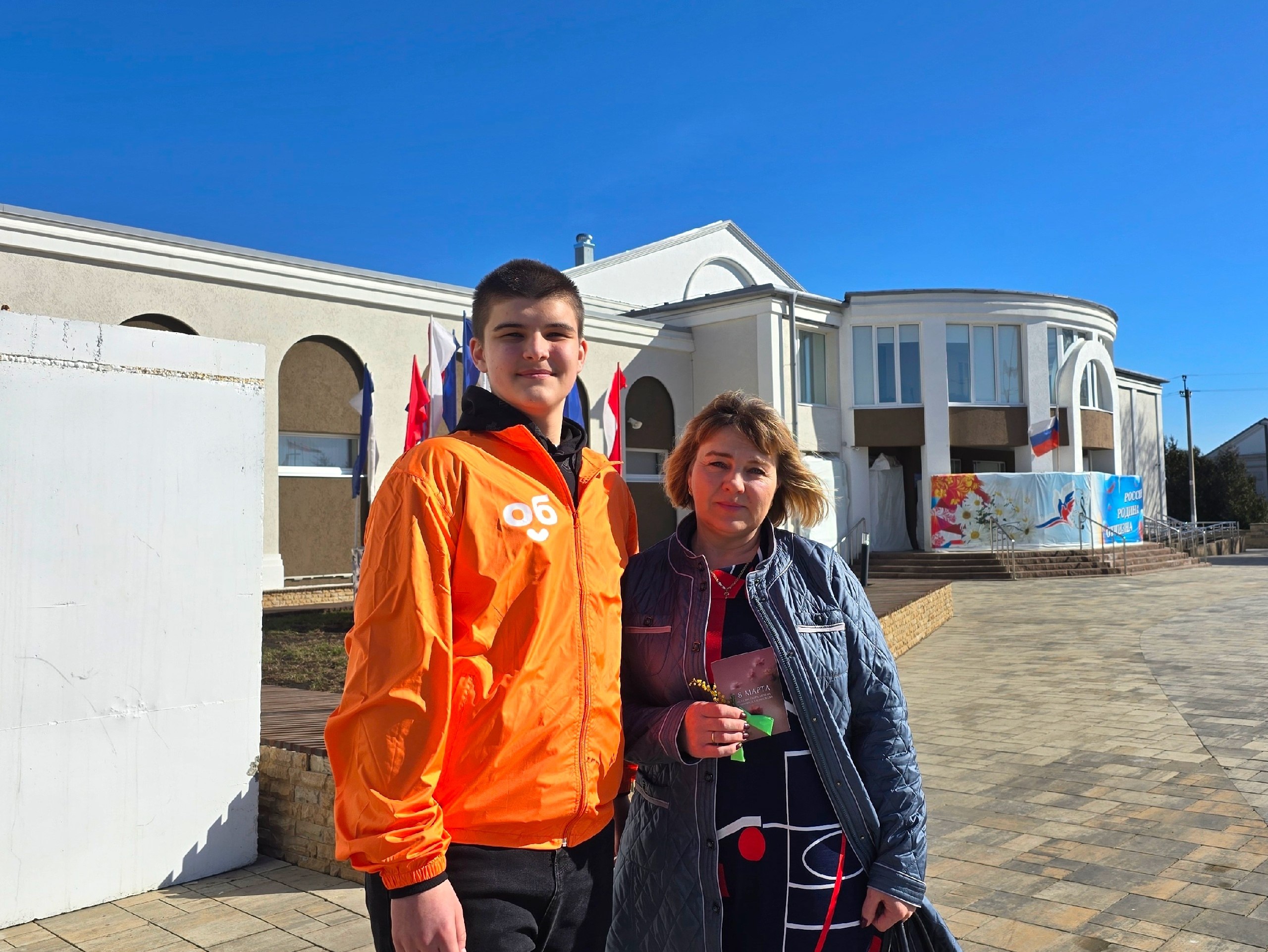 Уважаемые краснояружцы!. Примите самые тёплые и искренние поздравления с Международным днём волонтёра! Вы — те, кто добровольно и бескорыстно посвящает своё время и силы помощи другим, поддержки нуждающихся, заботы о природе... Уважаемые краснояружцы!. Примите самые тёплые и искренние поздравления с Международным днём волонтёра! Вы — те, кто добровольно и бескорыстно посвящает своё время и силы помощи другим, поддержки нуждающихся, заботы о природе...