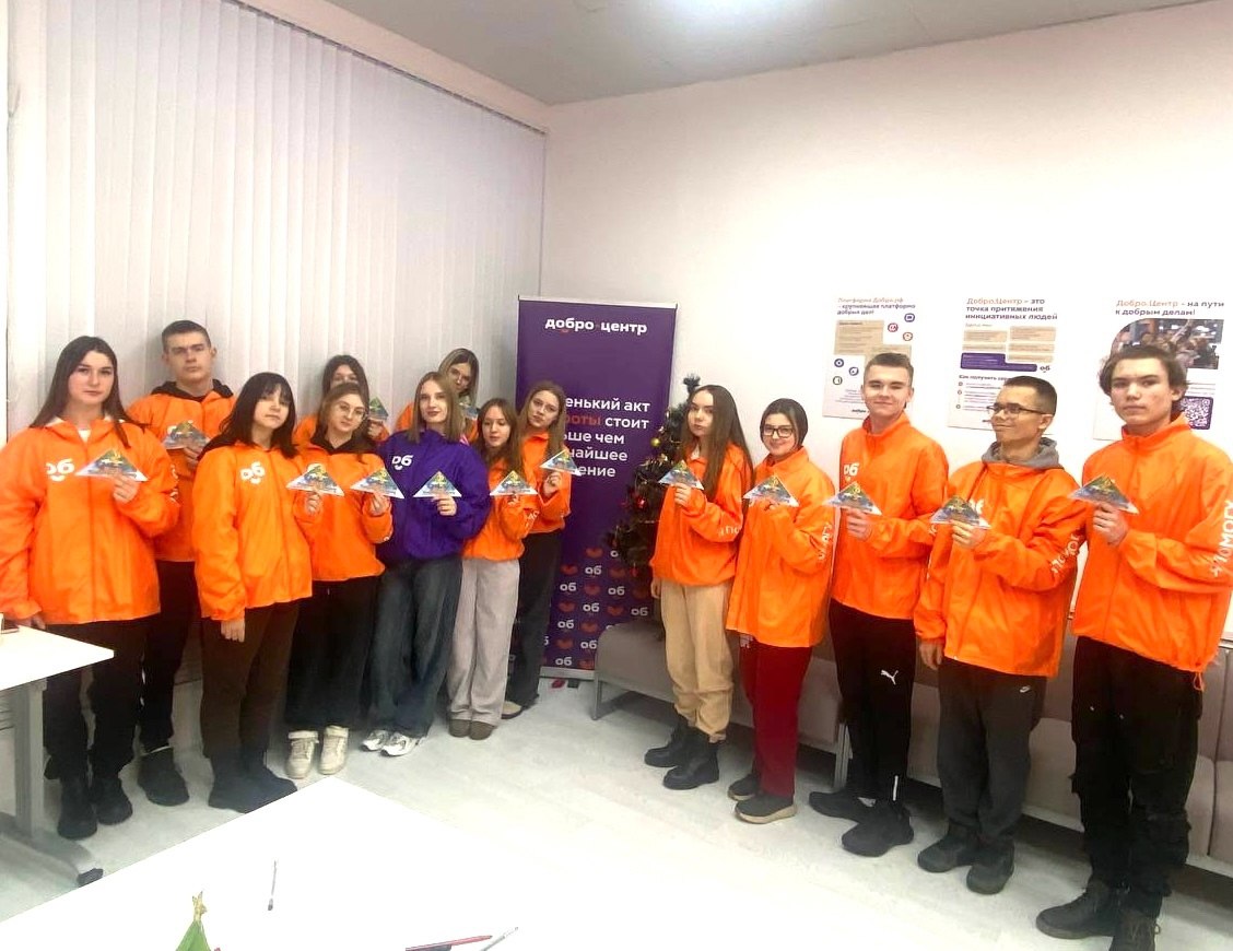 Уважаемые краснояружцы!. Примите самые тёплые и искренние поздравления с Международным днём волонтёра! Вы — те, кто добровольно и бескорыстно посвящает своё время и силы помощи другим, поддержки нуждающихся, заботы о природе... Уважаемые краснояружцы!. Примите самые тёплые и искренние поздравления с Международным днём волонтёра! Вы — те, кто добровольно и бескорыстно посвящает своё время и силы помощи другим, поддержки нуждающихся, заботы о природе...