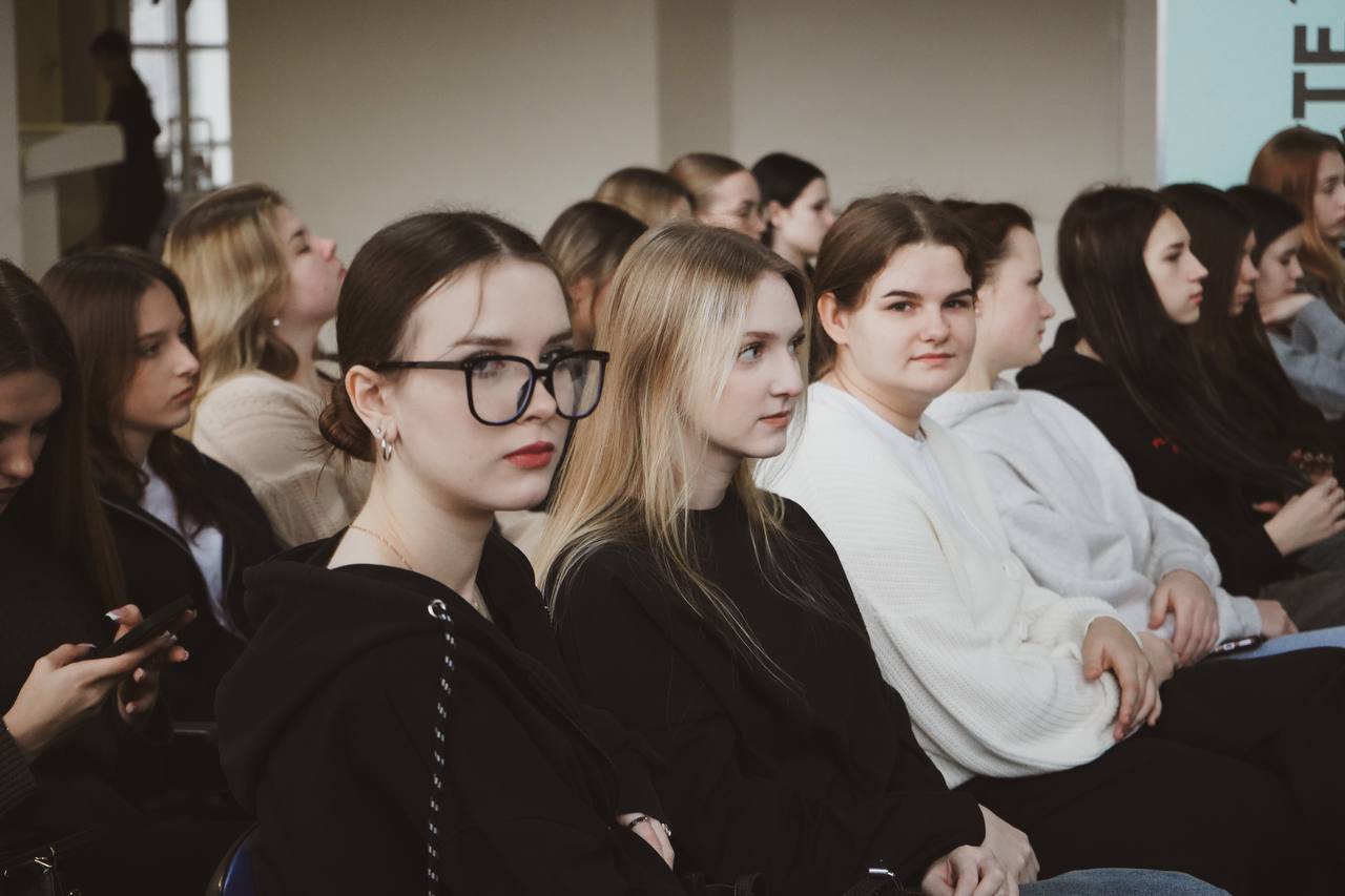 В рамках цикла «Диалог со СВОими» прошла встреча с героем специальной военной операции В рамках цикла «Диалог со СВОими» прошла встреча с героем специальной военной операции