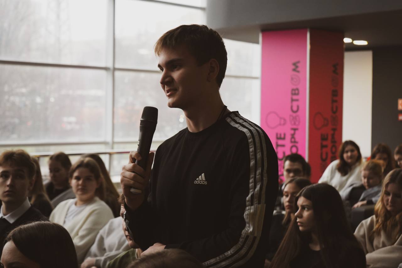 В рамках цикла «Диалог со СВОими» прошла встреча с героем специальной военной операции В рамках цикла «Диалог со СВОими» прошла встреча с героем специальной военной операции