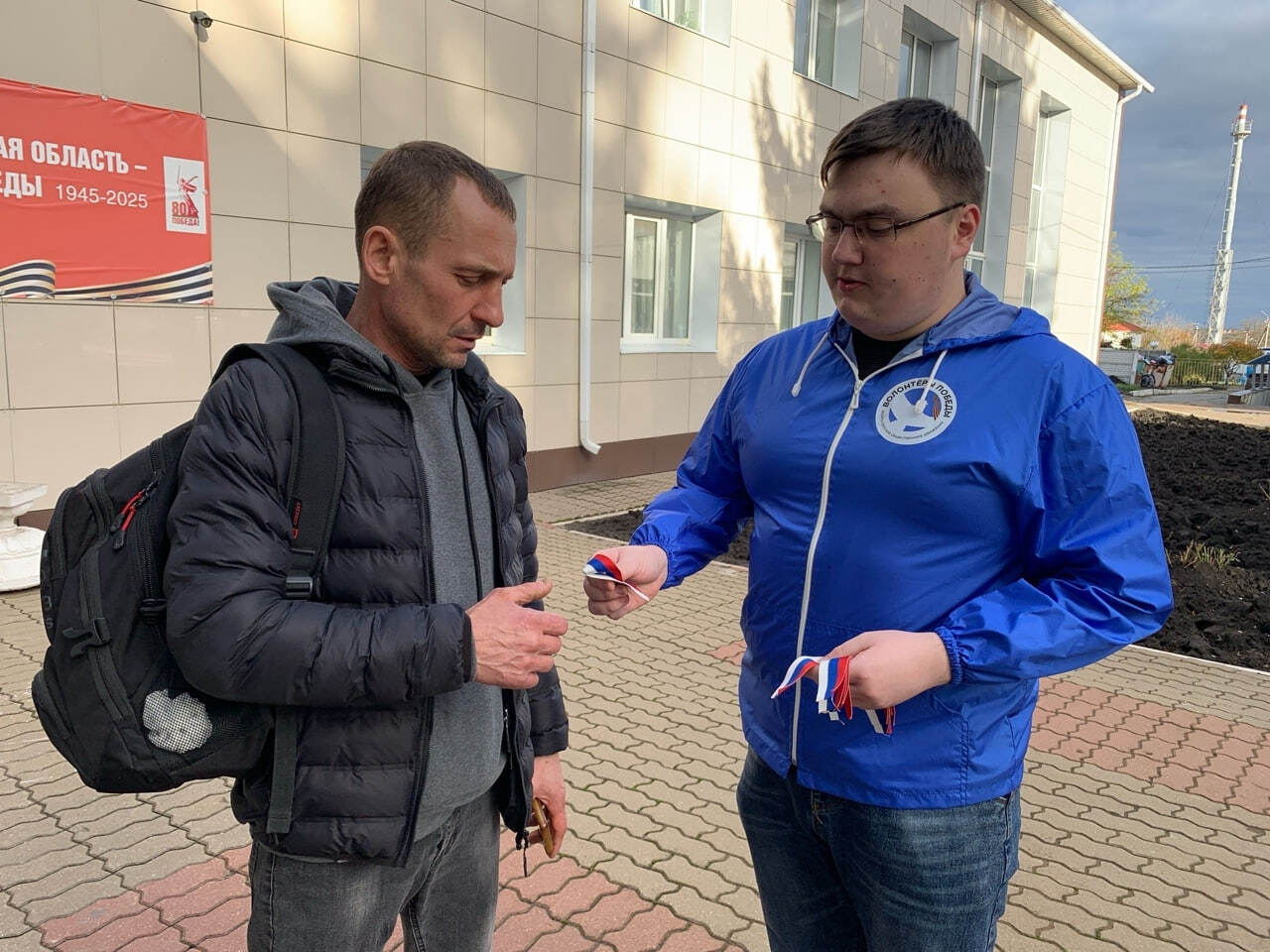 Друзья, сегодня мы отмечаем День добровольца – праздник людей с большой душой, тех, кто готов протянуть руку помощи, поделиться своим временем и энергией, чтобы сделать жизнь других светлее Друзья, сегодня мы отмечаем День добровольца – праздник людей с большой душой, тех, кто готов протянуть руку помощи, поделиться своим временем и энергией, чтобы сделать жизнь других светлее