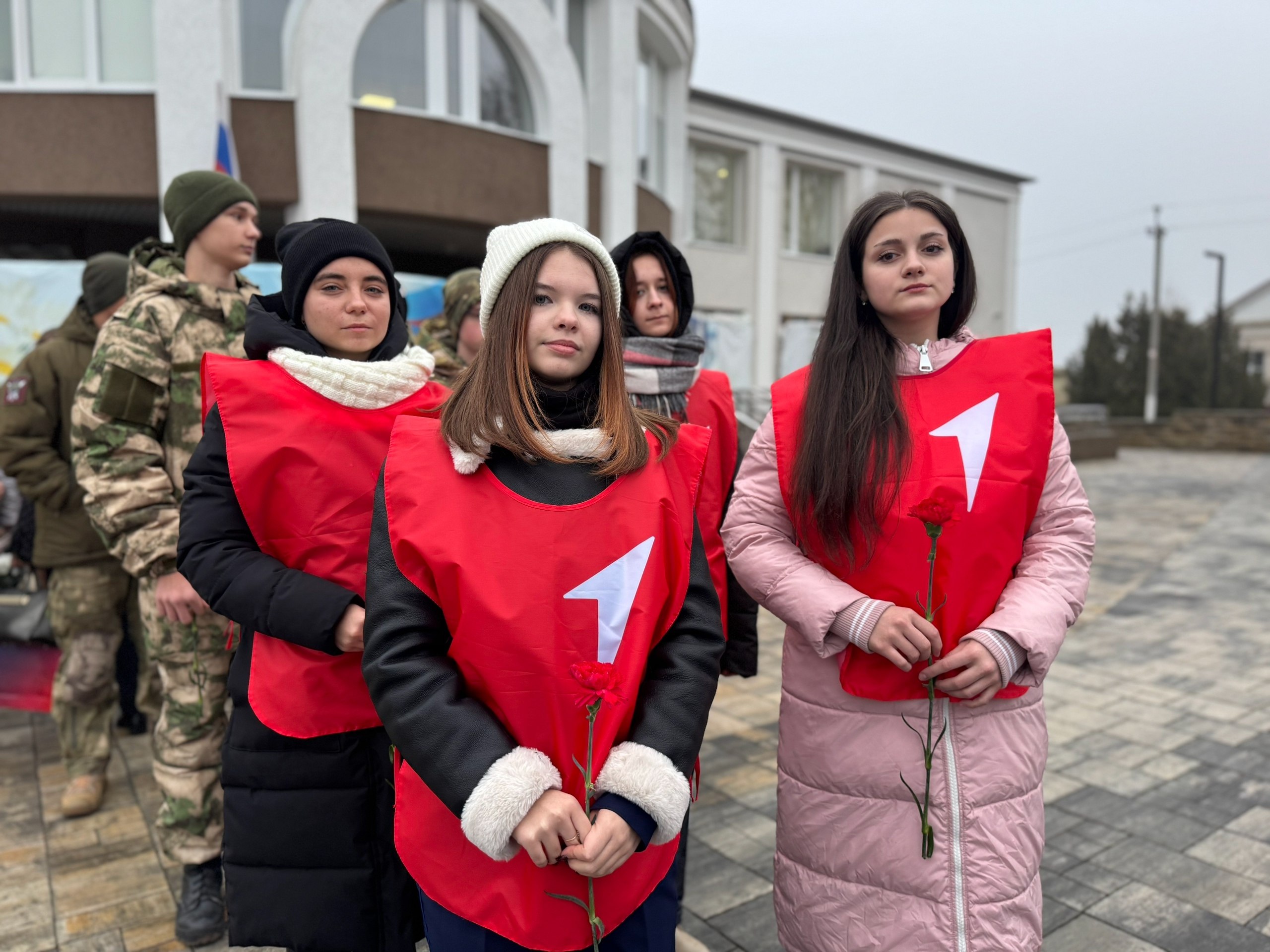 Уважаемые краснояружцы!. Примите самые тёплые и искренние поздравления с Международным днём волонтёра! Вы — те, кто добровольно и бескорыстно посвящает своё время и силы помощи другим, поддержки нуждающихся, заботы о природе... Уважаемые краснояружцы!. Примите самые тёплые и искренние поздравления с Международным днём волонтёра! Вы — те, кто добровольно и бескорыстно посвящает своё время и силы помощи другим, поддержки нуждающихся, заботы о природе...