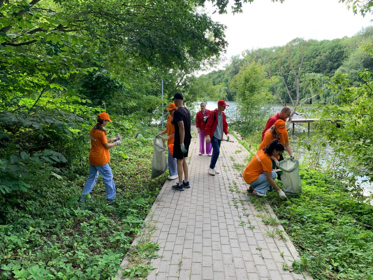 Друзья, сегодня мы отмечаем День добровольца – праздник людей с большой душой, тех, кто готов протянуть руку помощи, поделиться своим временем и энергией, чтобы сделать жизнь других светлее Друзья, сегодня мы отмечаем День добровольца – праздник людей с большой душой, тех, кто готов протянуть руку помощи, поделиться своим временем и энергией, чтобы сделать жизнь других светлее