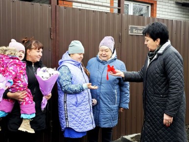 Николай Нестеров: В селе Поповка сегодня произошло по-настоящему радостное событие — ещё одна корочанская семья обрела свой собственный дом!