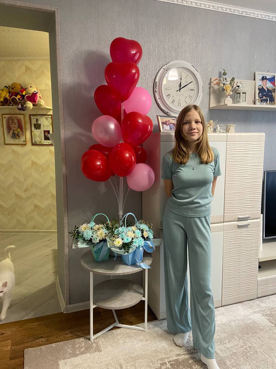 Олег Медведев: Дорогие яковлевцы!. 3 декабря, следуя нашей доброй традиции, мы поздравили с 13-летием Елизавету Писареву – дочь нашего земляка, героя, отдавшего свою жизнь в ходе специальной военной операции Олег Медведев: Дорогие яковлевцы!. 3 декабря, следуя нашей доброй традиции, мы поздравили с 13-летием Елизавету Писареву – дочь нашего земляка, героя, отдавшего свою жизнь в ходе специальной военной операции