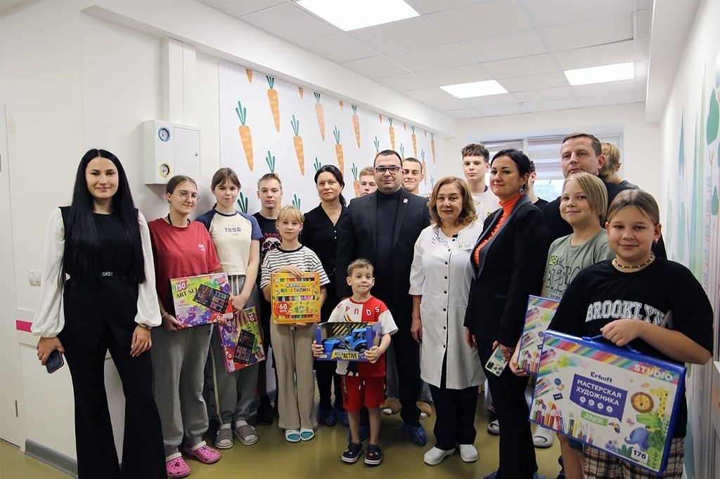 «Коробка храбрости»: сотни старооскольцев объединились, чтобы подарить праздник детям