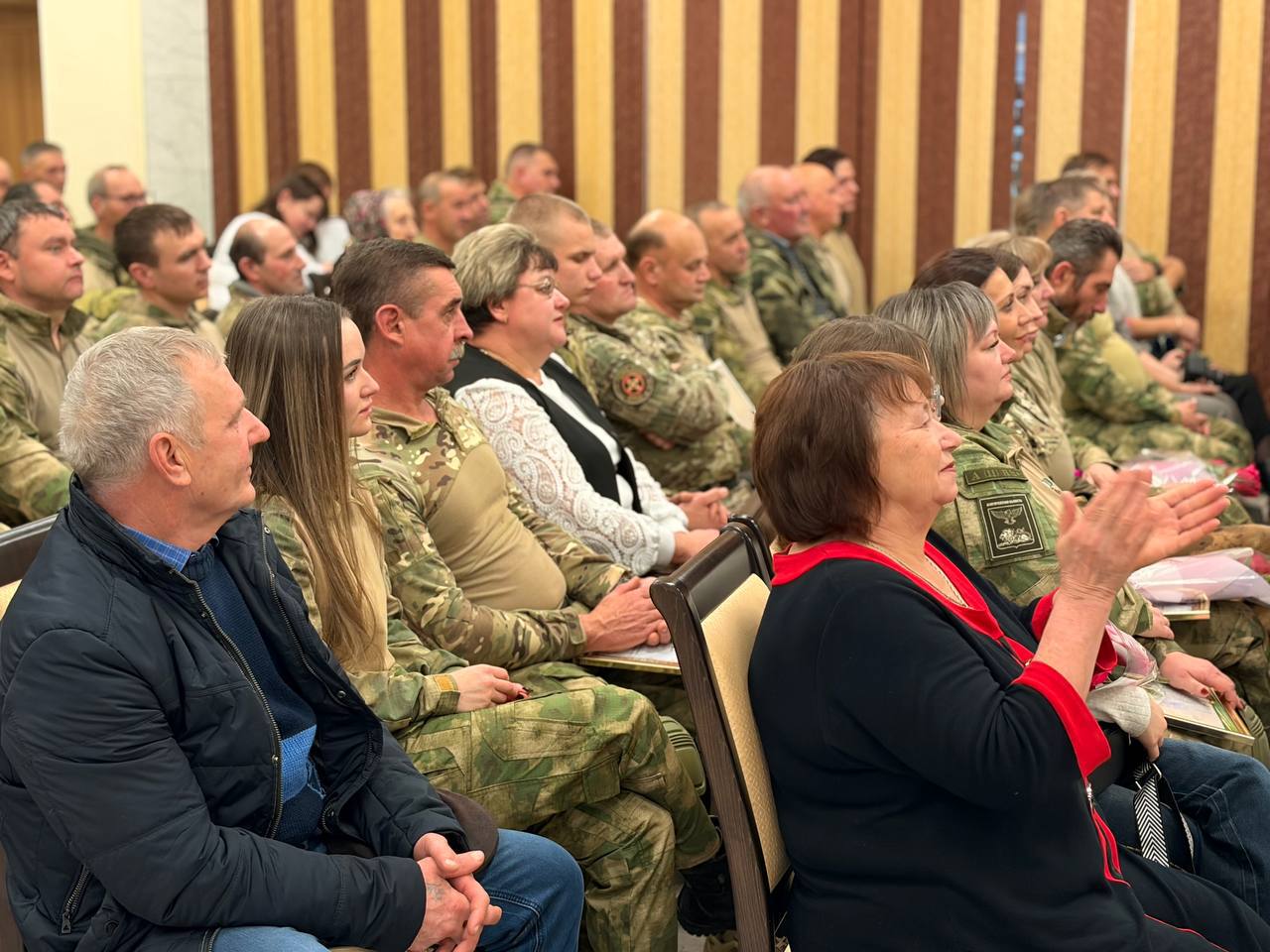 Игорь Щепин: 4 декабря – особый день. День, когда мы чествуем наших товарищей, соседей, настоящих патриотов – бойцов самообороны Ивнянской роты батальона «Преображенский» Игорь Щепин: 4 декабря – особый день. День, когда мы чествуем наших товарищей, соседей, настоящих патриотов – бойцов самообороны Ивнянской роты батальона «Преображенский»