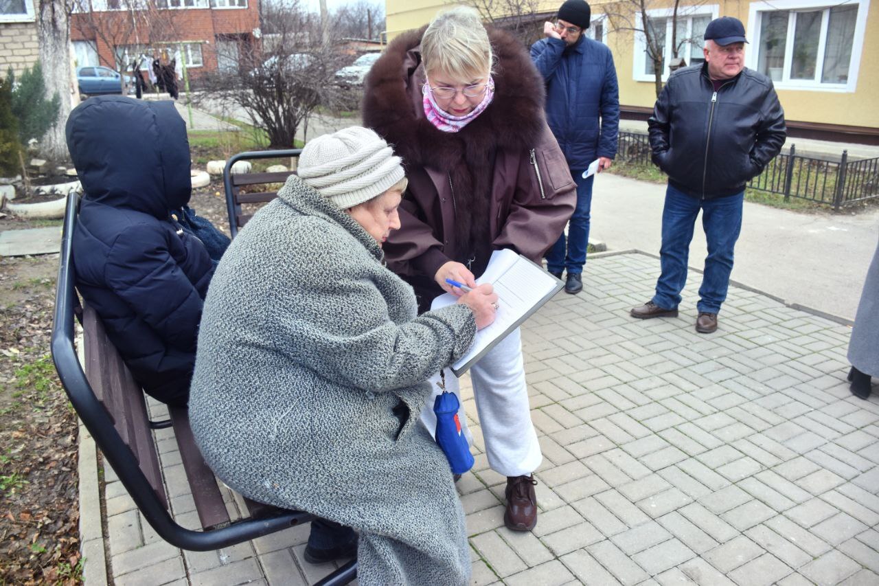 Состоялась общественная приёмка работ по капитальному ремонту многоквартирного дома 42 по ул. 9 Января в Бирюче Состоялась общественная приёмка работ по капитальному ремонту многоквартирного дома 42 по ул. 9 Января в Бирюче