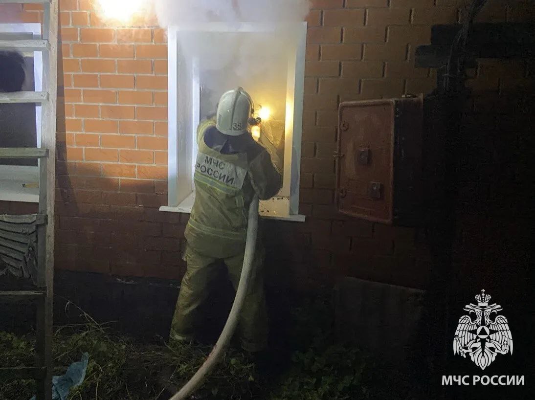 Пожарные вывели из огня 10 человек в Старом Осколе Пожарные вывели из огня 10 человек в Старом Осколе