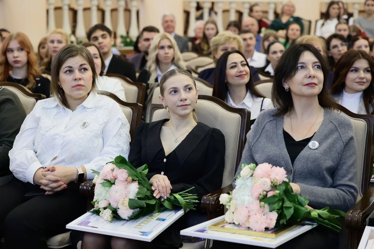 Михаил Лобазнов: Именные стипендии губернатора получили творческие старооскольские студенты Михаил Лобазнов: Именные стипендии губернатора получили творческие старооскольские студенты